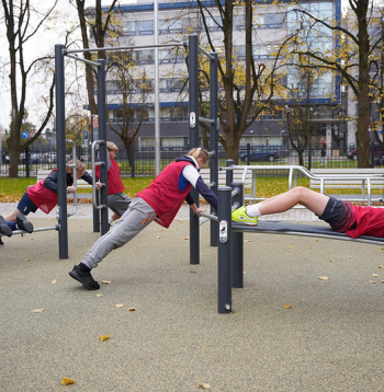 Rīgas 45. vidusskolas teritorijā atklāts jauns multifunkcionāls sporta laukums. Rīgas 45. vidusskolas teritorijā atklāts jauns multifunkcionāls sporta laukums.