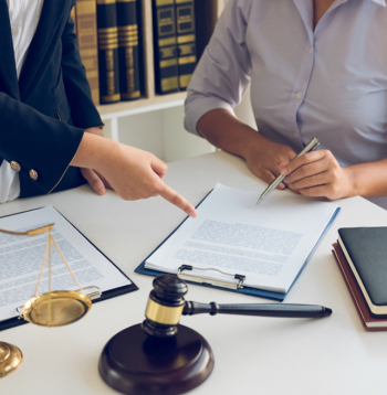 Mazbērniem kā sava tēva mantiniekiem ir tiesības iegūt ēkas, kas ietilpa vecāsmātes mantojumā.