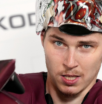 Elvis Merzļikins.