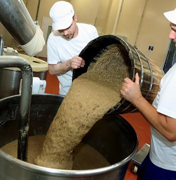 Top rupjmaizes mīkla. Ražotāji apgalvo, ka tradicionālās receptes tiek koriģētas vien minimāli, jo svarīga prioritāte ir saglabāt ierasto mājās ceptas maizes garšu. Uztura speciālisti iesaka, domājot par paaugstinātu cukuru, ierobežot limonādes dzeršanu, bet maizi likt mierā.