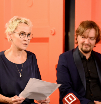Aktrise un režisore Rēzija Kalniņa un diriģents Ainārs Rubiķis.