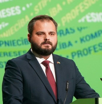 Edmunds Jurēvics piedalās partijas "Vienotība" kongresā.