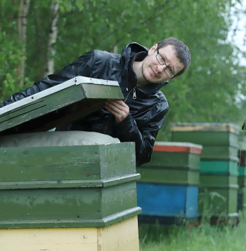 Latvijas Biškopības biedrības vadītājs Valters Brusbārdis: "Biškopjiem pagaidām viegli laiki nav gaidāmi. Tas ir diezgan droši."