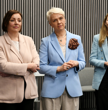 Latvijas Sabiedriskā medija (LSM) valdes locekle programmu un pakalpojumu attīstības jautājumos Ieva Aile (no kreisās), LSM valdes priekšsēdētāja Baiba Zūzena un LSM galvenā redaktore Anita Brauna piedalās LSM Latgles redakcijas atklāšanas pasākumā Daugavpilī.