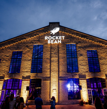 "Rocket Bean" jaunās grauzdētavas atklāšanas pasākums Rīgā.