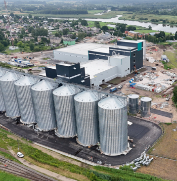 Jelgavā, SIA "Asns Ingredient" būvlaukumā, patlaban darbošanos tikpat kā neredz, jo nu jau darbi notiek jaunās rūpnīcas telpās. Jelgavā, SIA "Asns Ingredient" būvlaukumā, patlaban darbošanos tikpat kā neredz, jo nu jau darbi notiek jaunās rūpnīcas telpās.