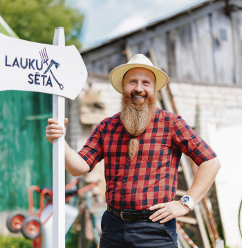 "Lauku sēta".