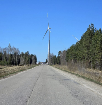 Šogad septembrī paredzēts nodot ekspluatācijā vēja parku "Laflora" Kaigu purvā, bet 2027. gada pirmajā pusē – vēja parku Pienavā Tukuma novadā, tad arī gaidāmi pirmie kompensāciju maksājumi iedzīvotājiem un pašvaldībām, kas dzīvo parku tuvumā.