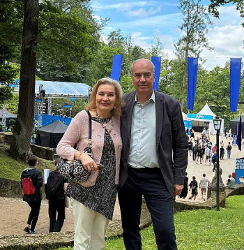 Somijas vēstniece Latvijā Anne Saloranta ar vīru Kari Salorantu. Somijas vēstniece Latvijā Anne Saloranta ar vīru Kari Salorantu.