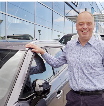 "Ambīcija ir liela – vismaz 2% no kopējā tirgus Baltijā. Ambīcijai ir arī pamats, jo mūsu portfelī ir gan e-auto, gan ārēji lādējams hibrīds, gan arī klasiskie auto. Spējam piedāvāt visplašāko spektru – astoņi modeļi," saka Ķīnā ražoto zīmolu "Omoda" un "Jaecoo" vadītājs Ģirts Zemītis.