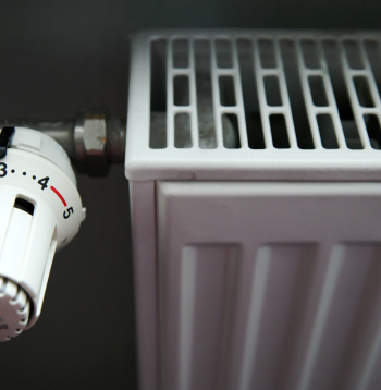Radiatoru termoregulators, apkure. Ilustratīvs attēls.