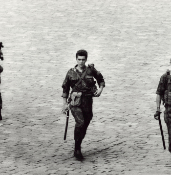 Rīgas pilsētas Iekšlietu pārvaldes speciālo uzdevumu milicijas vienības Omon kaujinieki Rīgā, Doma laukumā, 1991. gada augusta puča dienās.