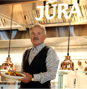 ""Lido" jau ir gatavs, un ietekmēt procesus šajā lielajā mašinērijā ir grūti. Man ir vieglāk radīt kaut ko pavisam jaunu. Varbūt es neesmu gājis to vieglāko ceļu, bet es to esmu darījis apzināti," teic uzņēmējs, restorāna "Daba" saimnieks Gunārs Ķirsons.