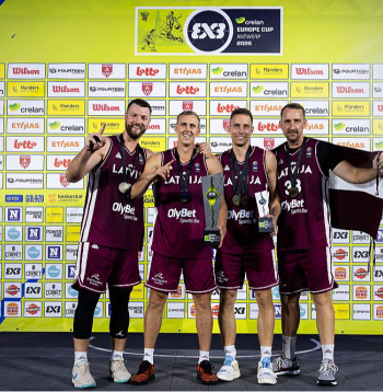 2026. gada Eiropas čempioni 3x3 basketbolā – Zigmārs Raimo (no kreisās), Nauris Miezis, Kristaps Gludītis un Rihards Kuksiks. Pērn trīs no šiem vīriem izcīnīja Eiropas sudrabu, vien Gludīša vietā bija Francis Lācis.