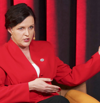 Partiju apvienības "Suverēnā vara/Apvienība Jaunlatvieši" premjera amata kandidāte Jūlija Stepaņenko piedalās LETA raidieraksta "Kas tas vispār bija?" rubrikas "Politiķi, kas tas vispār bija?!" epizodē.