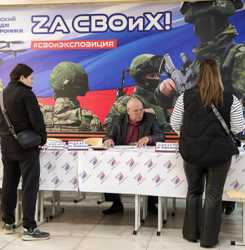 Vēlēšanu iecirknis Rjazaņā. Kremlis, domājams, "uzvaru" vēlēšanās mēģinās attēlot kā tautas atbalstu karam pret Ukrainu.