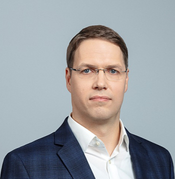 Gatis Junghāns, AS "Augstsprieguma tīkls" valdes loceklis: "Arī tiem patērētājiem, kuriem elektroenerģijas cena piesaistīta biržas cenai, izmaiņu nebūs, jo neatkarīgi no konkurējošo biržu skaita elektroenerģijas cena tiek aprēķināta centralizēti un visās biržās tā būs vienāda."