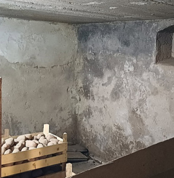 Bijušo slēpni tagadējie saimnieki pilnībā izmanto kā pagrabu. Sienā vēl izceļas vieta, kur atradusies slepenā ieeja.