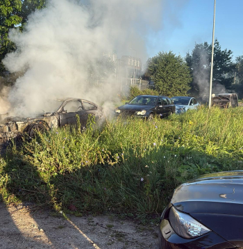 Lucavsalā aizdedzinātās automašīnas. Lucavsalā aizdedzinātās automašīnas.