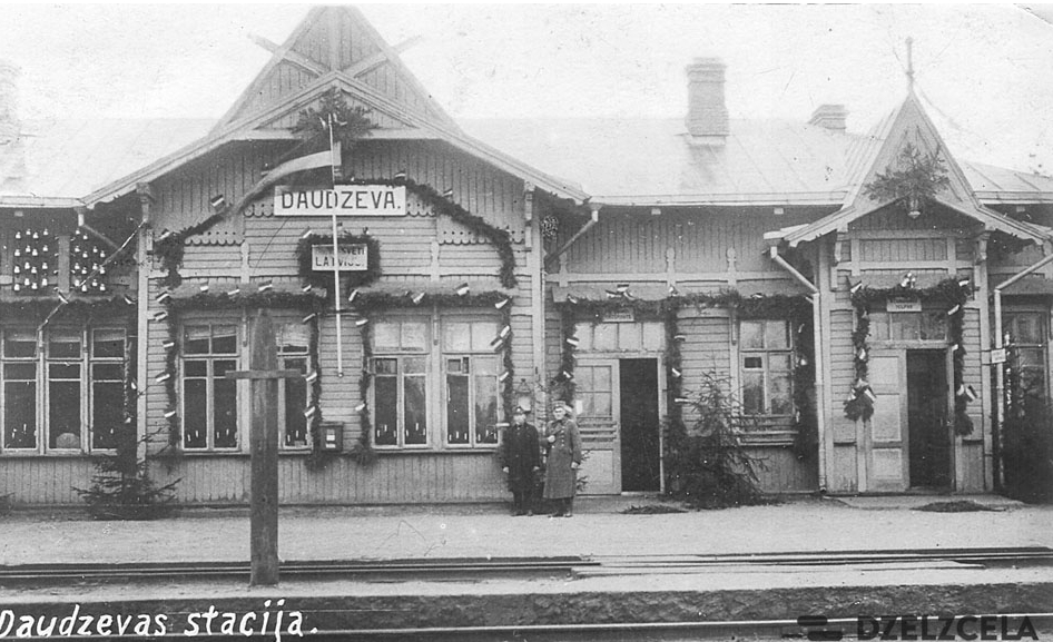 Daudzevas stacija svētku rotā 18. novembrī, 1936. gadā.