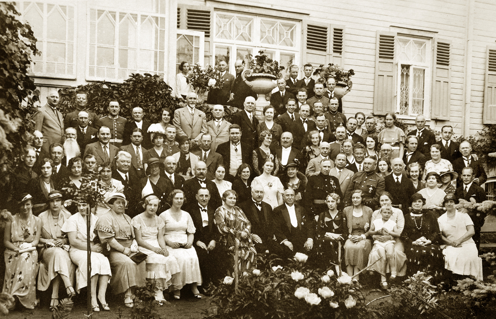 1933. gads, Mežaparka nama "Villa von Bulmerincq" īpašnieks, uzņēmējs Jānis Valeika (toreiz Walleika) svin savu 70 gadu jubileju. 