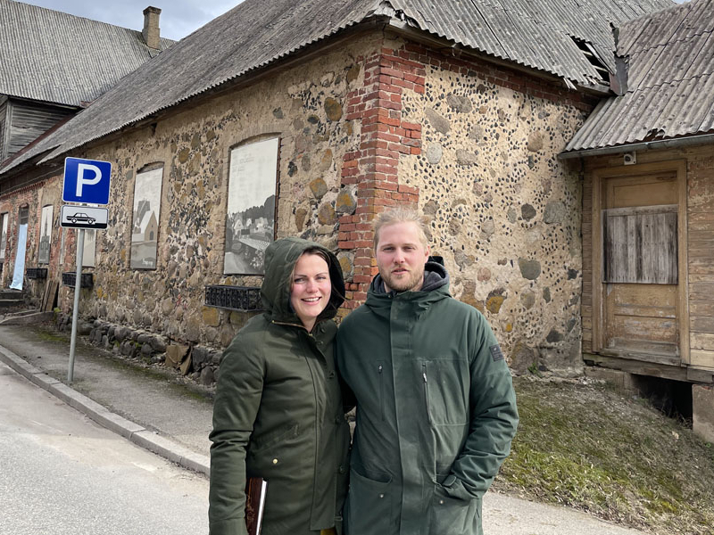 Danija un Ēriks Pudniki-Lindes krogā ierīkos darba virtuvi un ēstuvi.