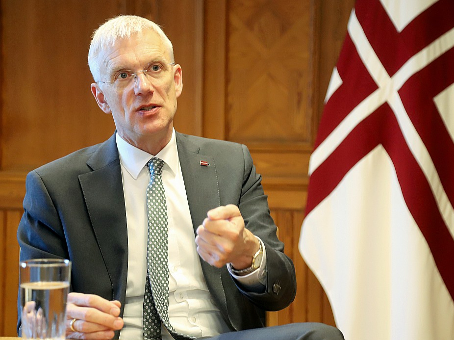 Krišjānis Kariņš: "Mūsu valstī ir nepilni 900 tūkstoši strādājošo un katrs no viņiem uztur vienu nestrādājošo. Tā ir viena no sliktākajām proporcijām Eiropas valstu vidū."
