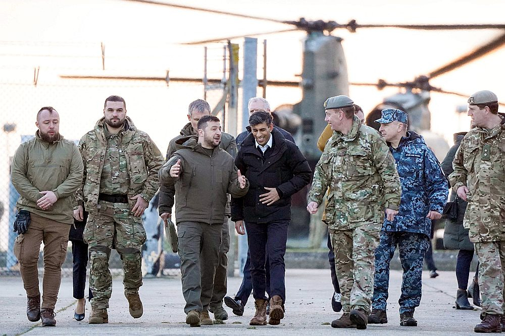 Ukrainas prezidents Volodimirs Zelenskis un Britānijas premjerministrs Riši Sunaks.
