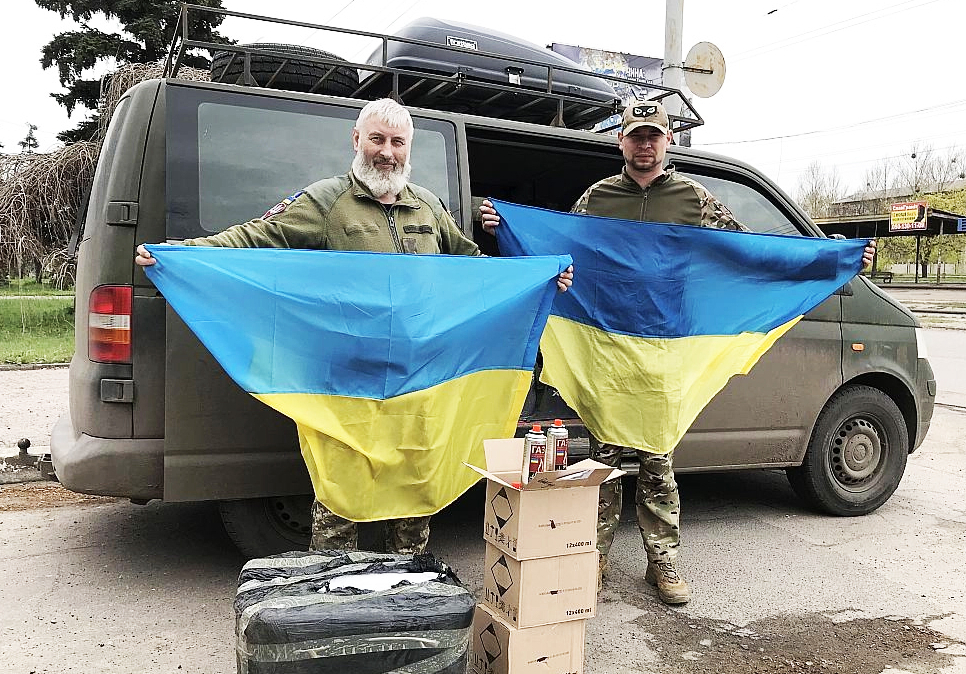 Petro Blaguns (no kreisās) deviņus gadus pavadījis karā.