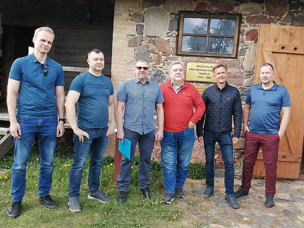 Diskusijas dalībnieki Reinis Ratnieks (no kreisās), Jānis Viļums, Haralds Bruņinieks, Jānis Vasiļevskis, Zigmārs Turčinskis, Uldis Neiburgs.