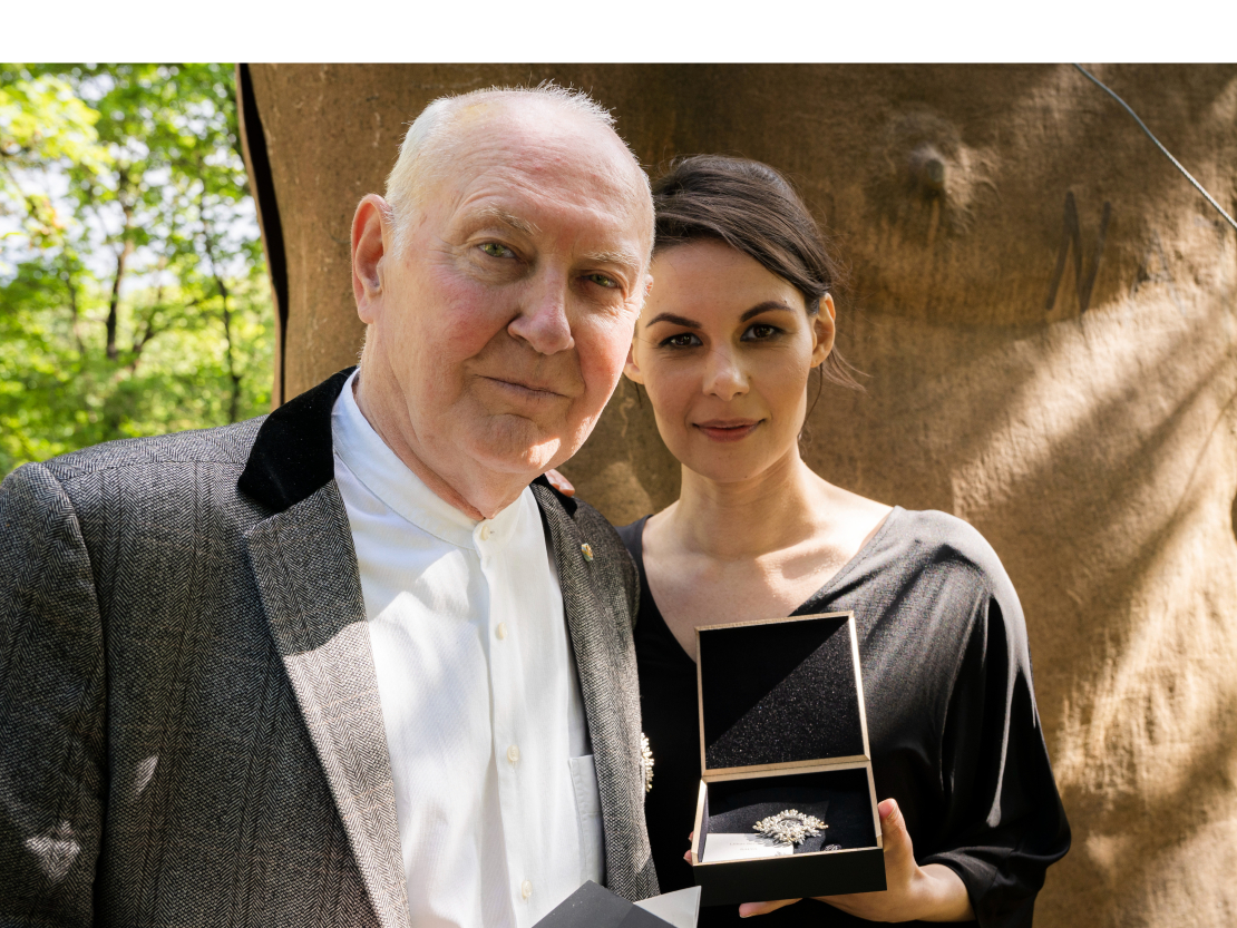 Pasniegtas Teātra dienas izcilības balvas. Juris Bartkevičs un Ieva Segliņa.