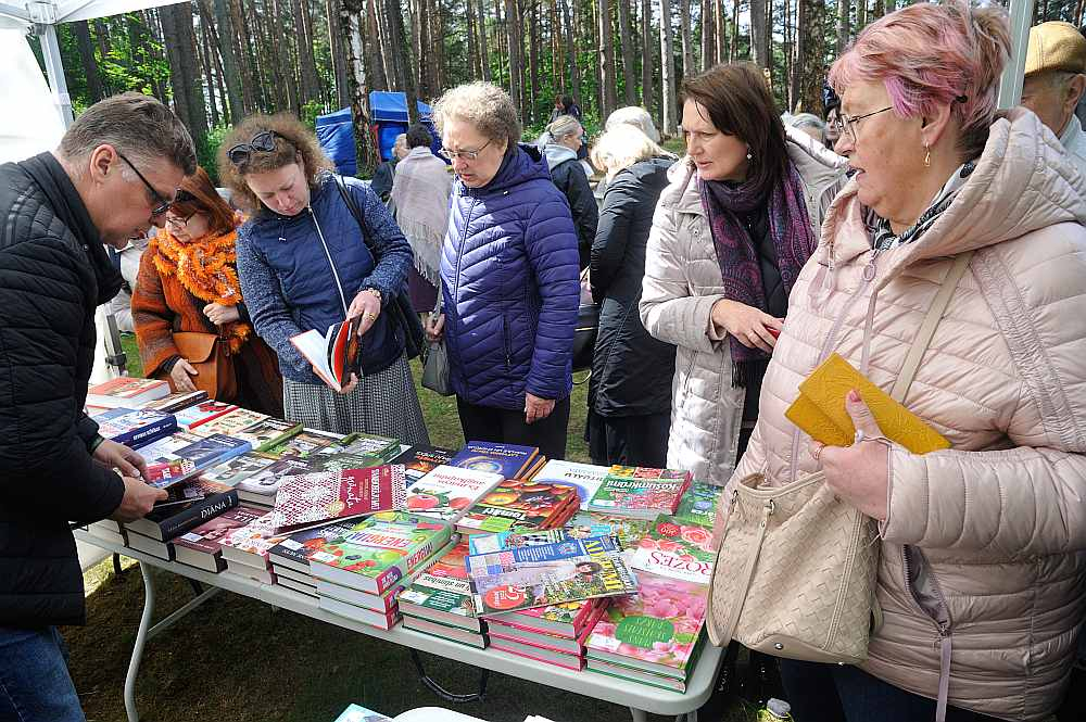 Gadatirgū labi apmeklēts bija izdevniecības "Latvijas Mediji" grāmatu un žurnālu stends.