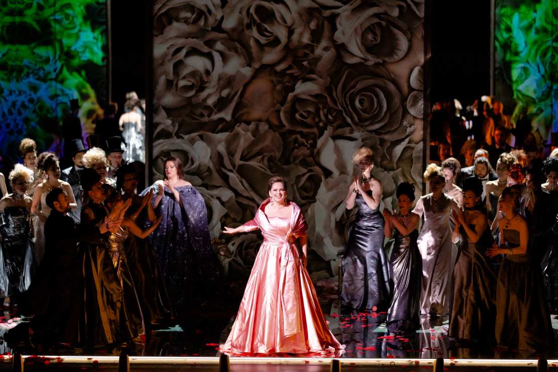 Operas "Adriāna Lekuvrēra" pirmizrāde Latvijas Nacionālajā operā.