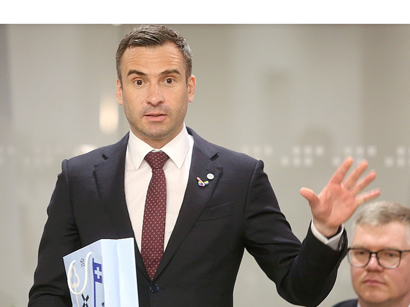 "Es nebaidos zaudēt amatu, bet baidos zaudēt reputāciju," sacīja Rīgas mērs Mārtiņš Staķis (no kreisās), kura attiecības ar "Jauno Vienotību" un tās pārstāvēto vicemēru Vilni Ķirsi kļuvušas sarežģītākas.