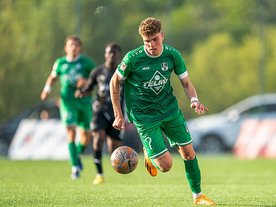 Fausts Steponavičs Tukumā visai skaļi atvēris profesionālā futbola durvis.