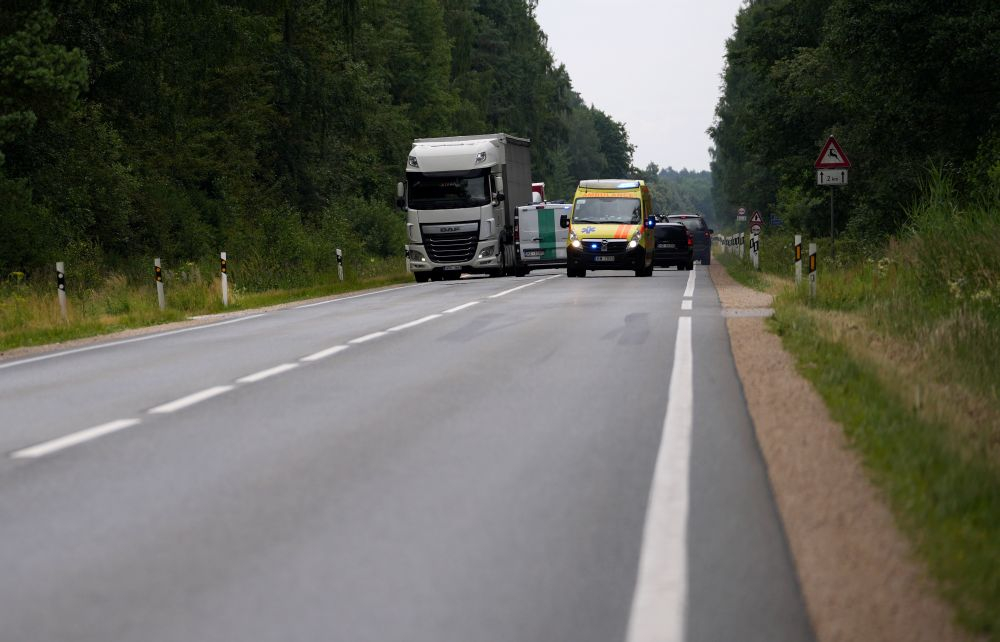 Ceļu satiksmes negadījuma dēļ tika slēgta satiksme.