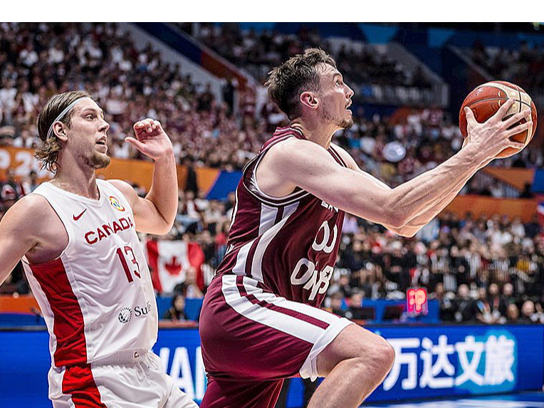 Rodions Kurucs paveic milzu darbu aizsardzībā un mačā pret Kanādu arī deva artavu uzbrukumā, trešajā ceturtdaļā neļaujot sāncenšiem aizmukt tālēs zilajās.