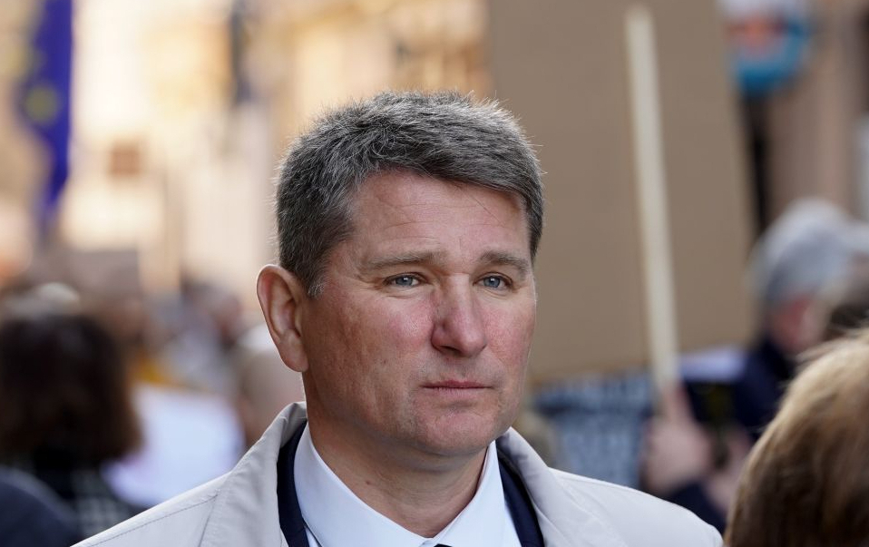 Aizejošās valdības vides aizsardzības un reģionālās attīstības ministrs Māris Sprindžuks ("AS").