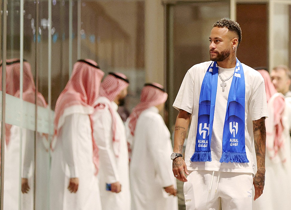 Brazīlietis Neimārs spēlēs Saūda Arābijā futbola klubā "Al Hilal", kas viņam gatava maksāt aptuveni 219 miljonus eiro gadā.