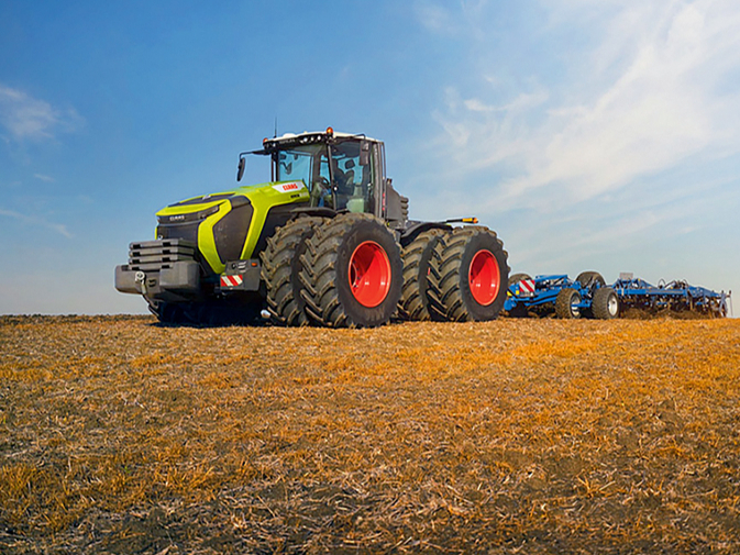 'Claas Xerion 12 Terra Trac' traktors.