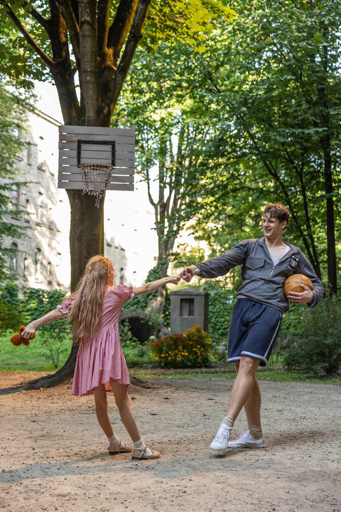 Kadrs no Dzintara Dreiberga filmas par basketbola komandu "TTT".