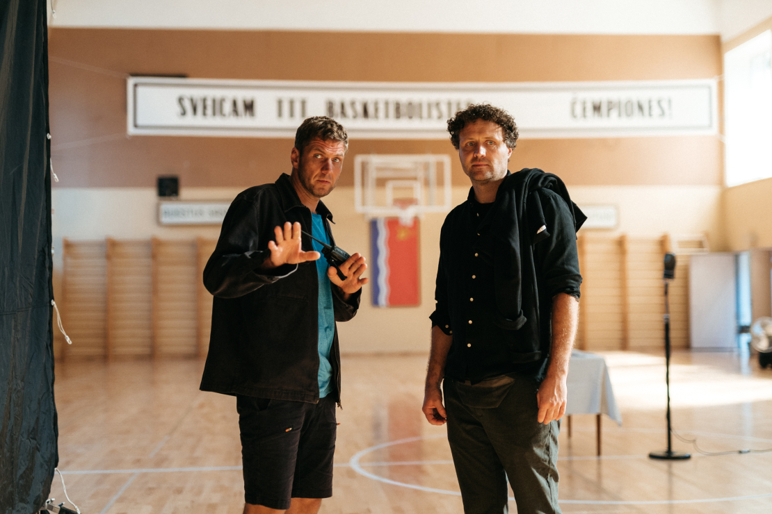 Kadrs no Dzintara Dreiberga filmas par basketbola komandu "TTT".