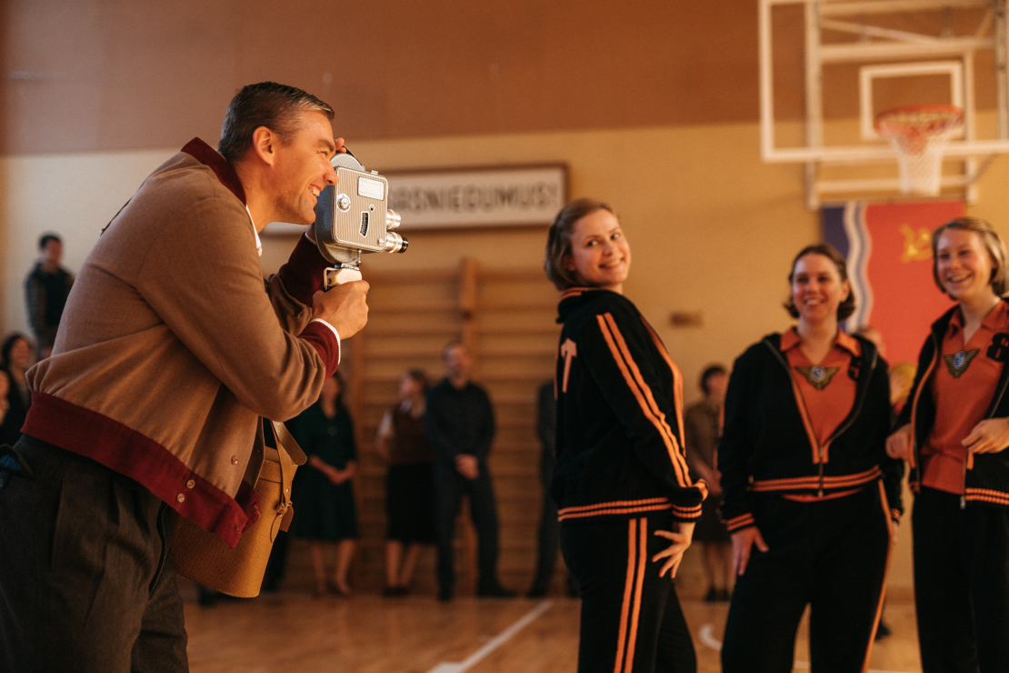 Kadrs no Dzintara Dreiberga filmas par basketbola komandu "TTT".