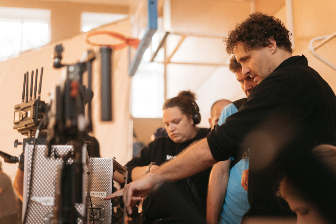 Kadrs no Dzintara Dreiberga filmas par basketbola komandu "TTT".