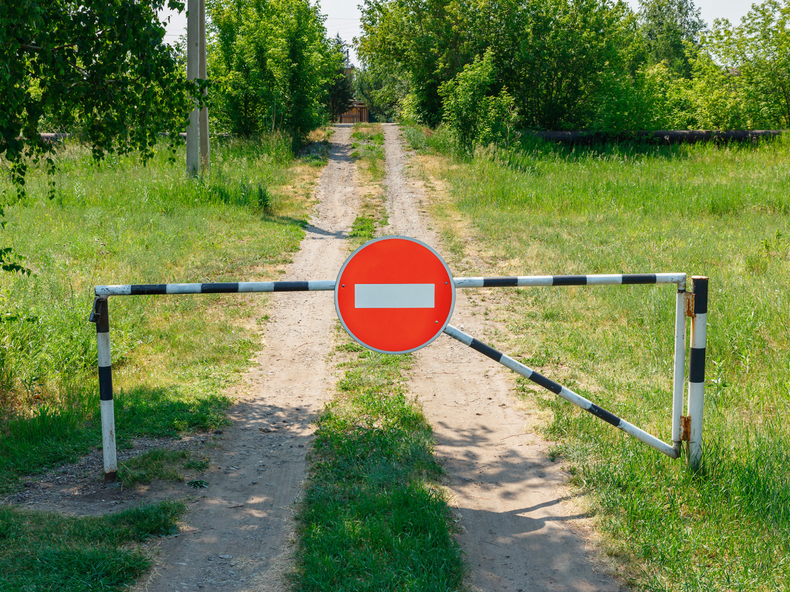 Attiecībā uz ceļa zīmēm jāievēro sevišķs regulējums. 