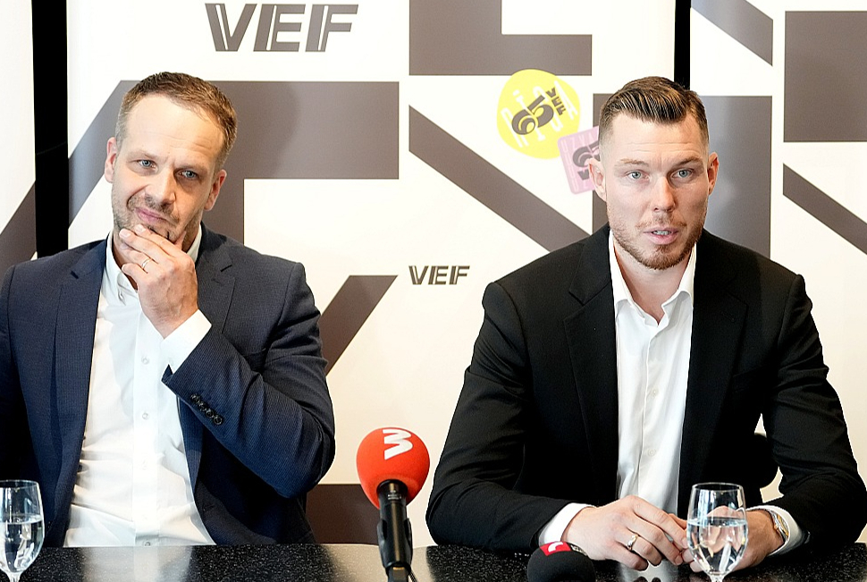 Jānis Gailītis (no kreisās) "VEF Rīgas" rindās dažādos ampluā ir nemainīgi kopš kluba atjaunošanas 2007. gadā, bet Dairis Bertāns atgriežas komandā pēc desmit gadu pārtraukuma.