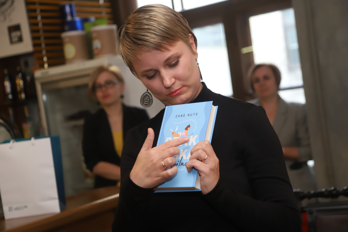 Zanes Nuts grāmatas "Praktiskā kokvilna" atvēršana.