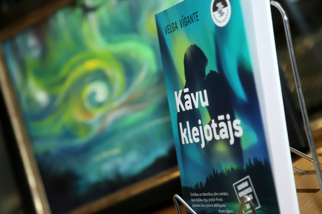 Velgas Vīgantes "Vakara romāna" sērijas grāmatas "Kāvu klejotājs" prezentācija.