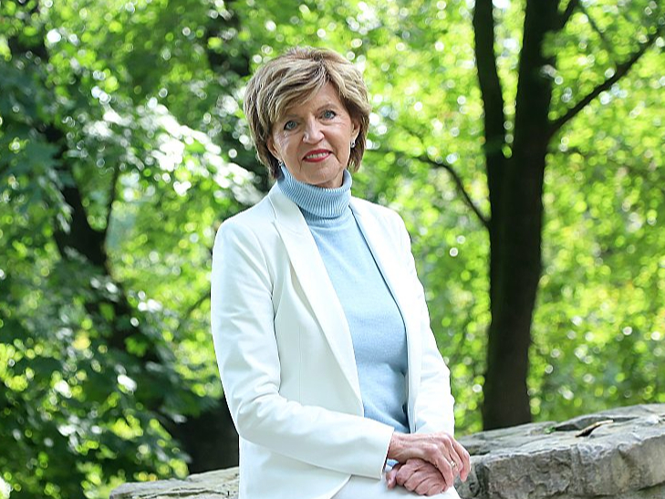 Inese Vaidere: "Daudz kas lielā mērā atkarīgs arī no mums katra – vai turpināsim padevīgi pāriet uz krievu valodu, tiklīdz kāds to lietos, vai konsekventi turpināsim runāt valsts valodā."