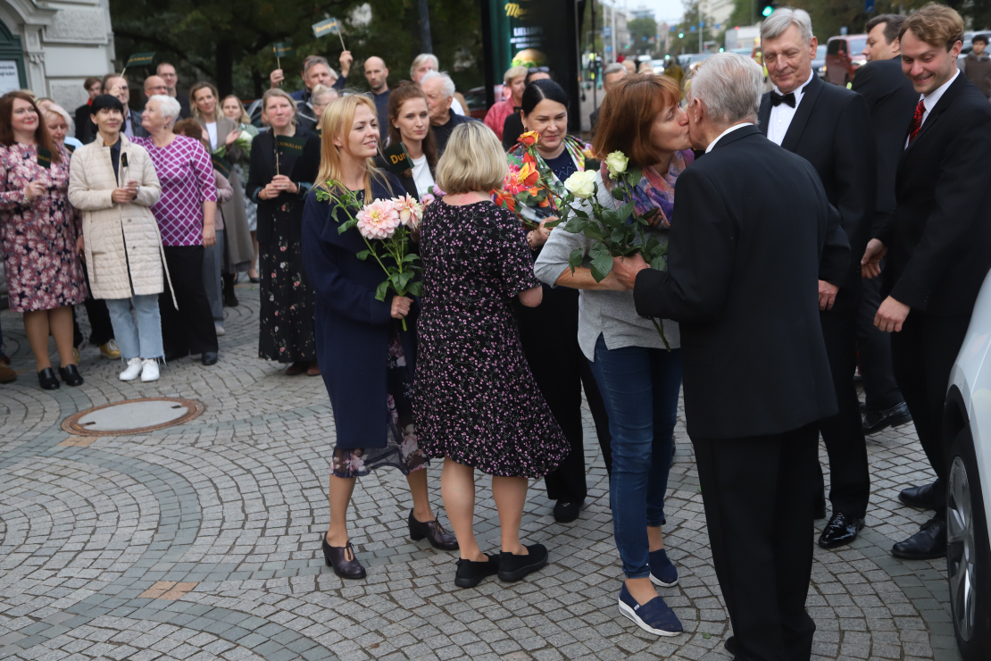 80. jubilejā sumināts izcilais aktieris Uldis Dumpis.